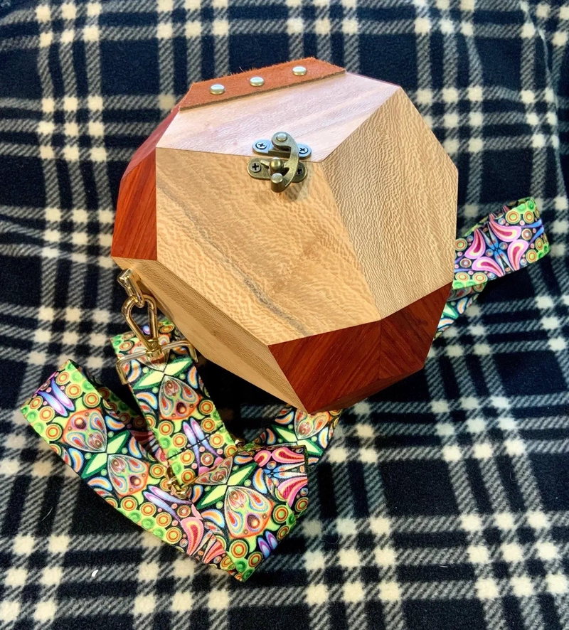Achtaragdite Handbag - Positive and Negative Tristetrahedron